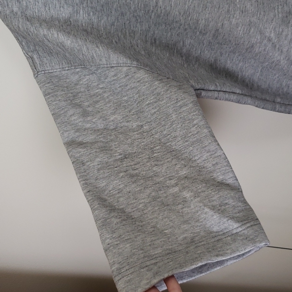 Lou & grey oversized gray soft subtle bell 3/4 sleeve sweatshirt womens small - Picture 2 of 5